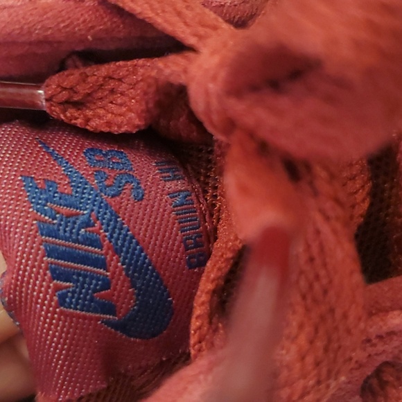 NIKE RED SHOES - Picture 4 of 6